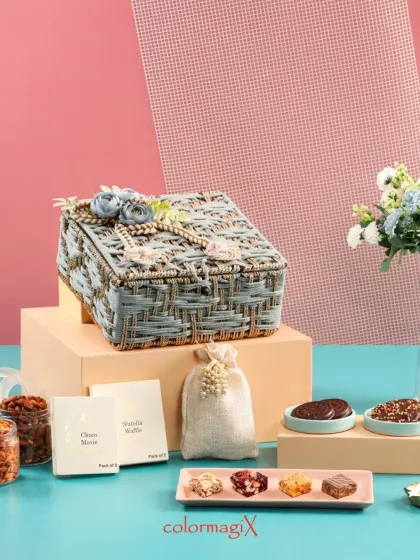 This grey woven jute hamper offers a more muted and sophisticated color palette. It's a versatile option that can be styled for any occasion, from corporate events to personal celebrations.