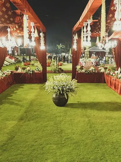 The unique U-shaped dining arrangement on the lawn, allowing for a communal and interactive dining experience for guests.