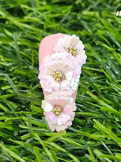 A beautiful example of 3D sequin flower art. By layering iridescent sequins, I create a floral design that catches the light from every angle, giving it a unique, shimmering texture.