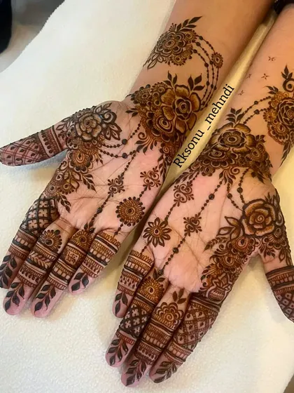 This elegant design is all about "less is more." Featuring delicate floral jewelry patterns and intricate net designs, it's a favorite among bridesmaids and guests who want a sophisticated look.