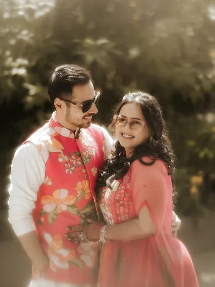 A relaxed and happy portrait. The couple's easy smiles and comfortable posture show their genuine connection, captured in a beautiful, sun-drenched setting.