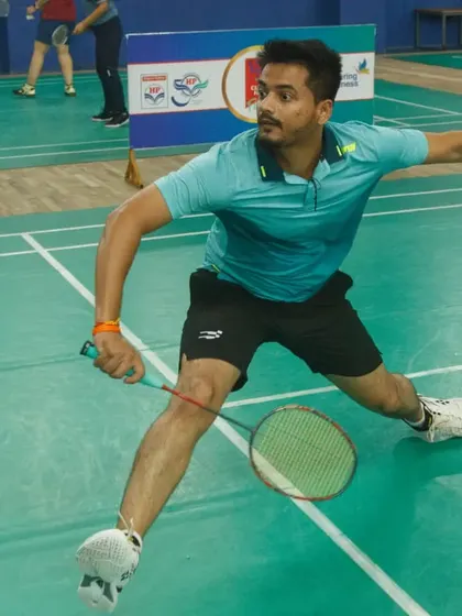 A participant from a corporate team in full flight during a competitive match. We create a professional setting that allows employees to showcase their sporting passion.