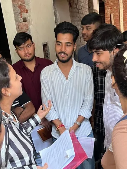 Students engage in an interactive Q&A session with their Vastu consultant faculty, clarifying doubts on-site for better understanding.