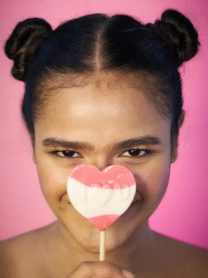 A cute and direct-to-camera look for a candy or beauty product. This kind of fresh face modeling is effective for e-commerce and print ads.