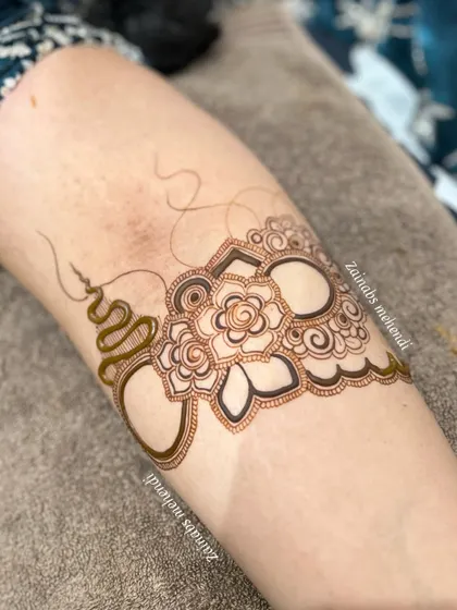 The start of the design, showing the outline of the arm band.