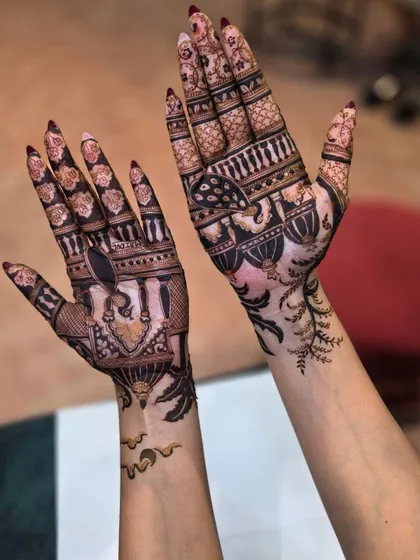 A close-up showing the contrast between the filled-in dark sections and the lighter, detailed patterns. This technique makes the Rajasthani mehandi designs look very rich.