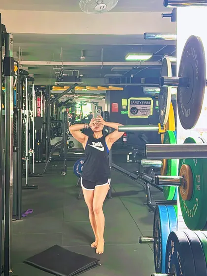Flexing in the gym mirror. It's not about vanity, it's about tracking progress and celebrating the small wins along the way. This is what building a lean physique looks like.