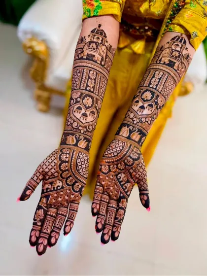 A grand design with doli and elephant procession motifs at the top of the arms. The palms feature a mix of delicate dots and bold patterns for a striking effect.