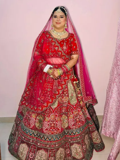 The bride in her full wedding attire. Learning to work with dupattas and heavy jewelry is part of the practical training in my professional course.