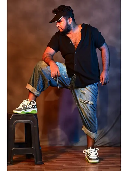 It's all about the attitude you bring to the dance floor. This studio shot captures the confident, standout style that I infuse into every piece of choreography. 💫