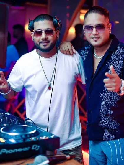 Two DJs, one mission: keep the party alive. A great shot with my colleague, united by our love for music and a great vibe.