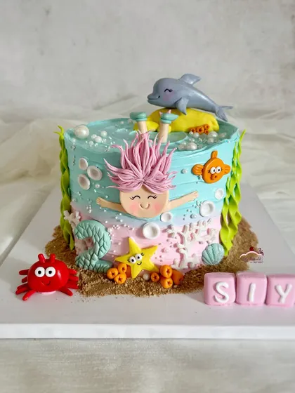 Another view of this fun and whimsical sea-themed cake.