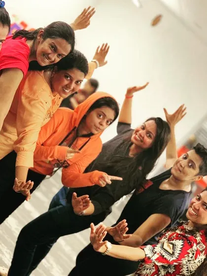 Another take of our playful group pose at the Amazon office. My sessions encourage team members to interact in a new, fun way, strengthening bonds outside of meetings and deadlines.
