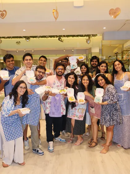 Nothing makes us happier than seeing a room full of people having fun at our Sip & Cake workshop. It’s the perfect, unique activity for a birthday party or a fun get-together with friends. Everyone gets to decorate and take home their own adorable cake.