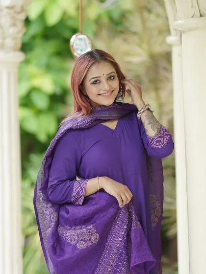 Another beautiful portrait of the model, showcasing her smile and the elegant details of the set.