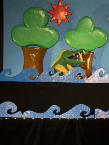 A dramatic moment as the crocodile shows his teeth. The expressive hand puppets make the story exciting and engaging for the audience.