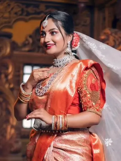 A side view of the bride, showing how the reception jewellery sparkles from every angle. The set is designed to be photogenic and eye-catching.