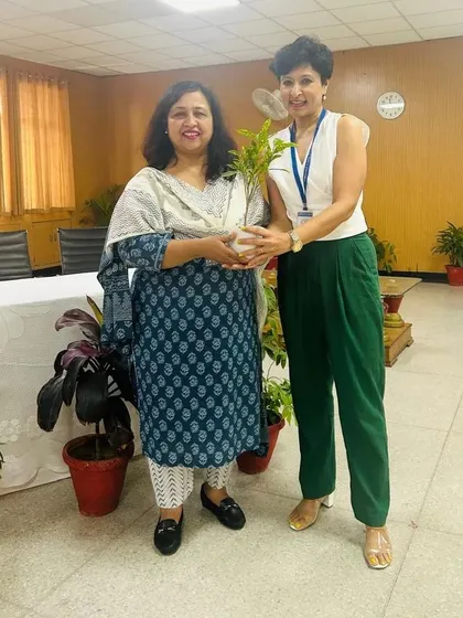 Receiving a token of appreciation after the workshop at Somerville School. It was a pleasure interacting with such an engaged audience.