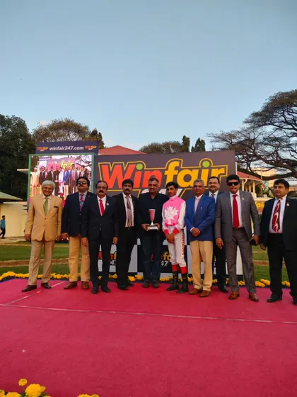 The presentation ceremony for The Totalizator Cup with the winning team of Blackstone.