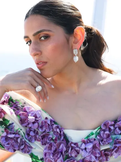 Another close-up, this time focusing on the gorgeous diamond jewelry that added a touch of sparkle to the floral Yara Shoemaker gown.
