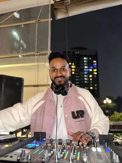 Ready for a private party at the Jayamahal Palace Hotel. My experience extends to unique and historic venues, adapting my setup and music to the specific ambiance of the event.
