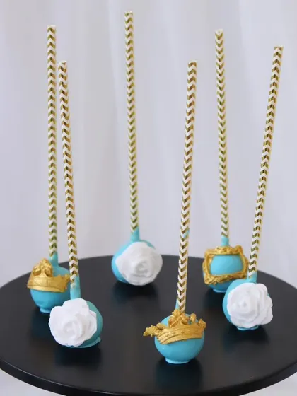 To complete the fairytale theme, I created these matching Cinderella cake pops. The set features designs like white chocolate roses, edible gold frames, and miniature crowns, coordinating perfectly with the cupcakes for a complete dessert table.