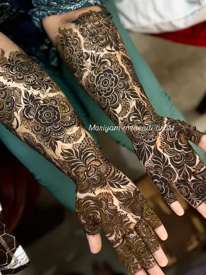 Beautiful floral patches in the Dubai style, perfect for a heavy sider or semi-bridal look.