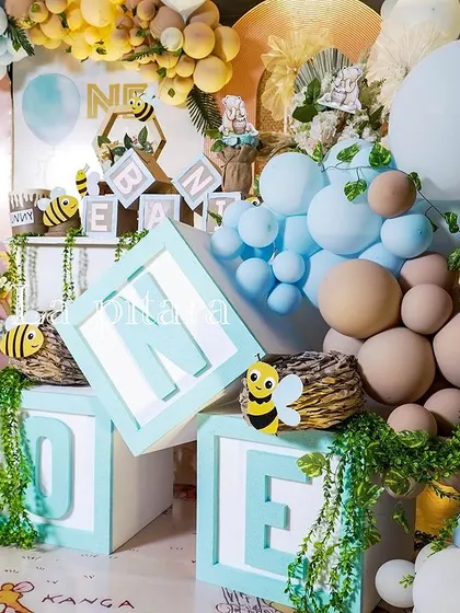 A playful arrangement of themed letter blocks and bee decorations, adding a fun and interactive element to the Pooh party decor.