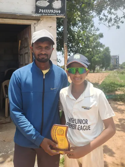 A player receiving his plaque for a brilliant batting execution in the EV Cup U-13.
