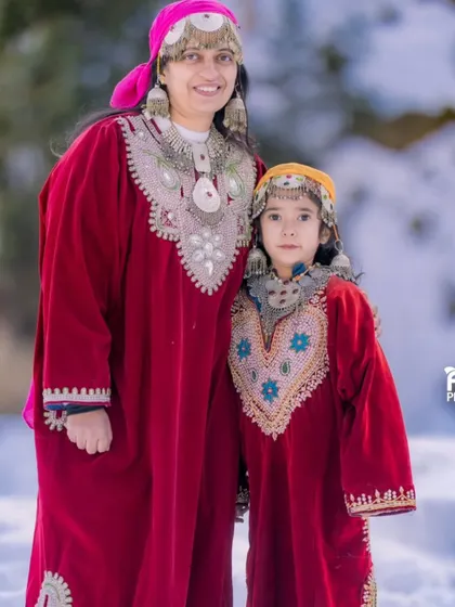 My wife and daughter dressed in beautiful, traditional Kashmiri outfits. Incorporating local culture into a destination shoot can make the photos even more special and unique.