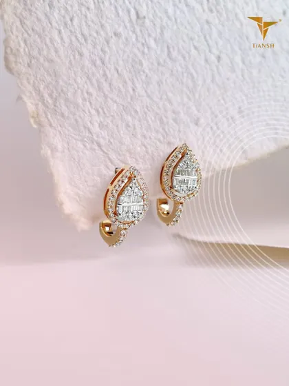 These exquisite teardrop earrings in rose gold whisper elegance, romance, and a forever kind of sparkle, making them the perfect statement for a Valentine’s gift.