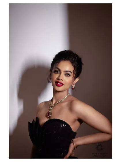 A glamorous shot from our Hollywood red carpet session. The lighting creates a dramatic effect, highlighting the contour and the bold red lip.