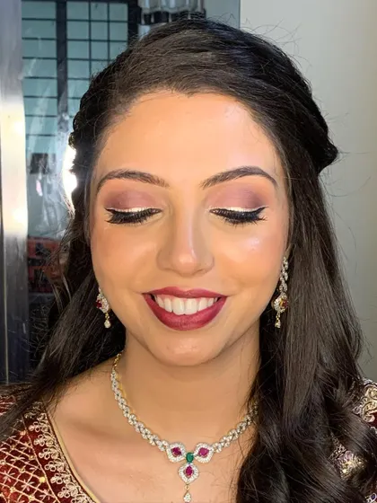 The key to a smooth, glowing base like this is proper skin prep, a core part of my teaching. You will learn how to hydrate and prime your skin so your makeup applies flawlessly.