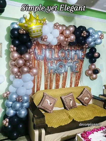 A closer look at the balloon arch, featuring a crown foil balloon. This setup is perfect for welcoming home your king or queen.