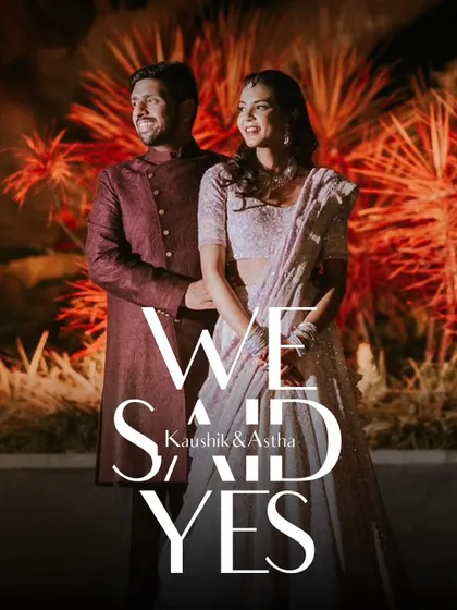 "We Said Yes." This portrait captures the couple's excitement and happiness, a perfect announcement of their union and a testament to a beautifully planned event.