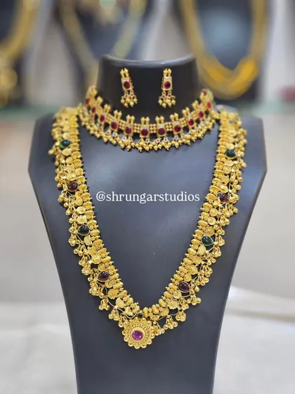 A traditional bridal set with a choker and long haar, featuring multi-colored stones for a vibrant look.