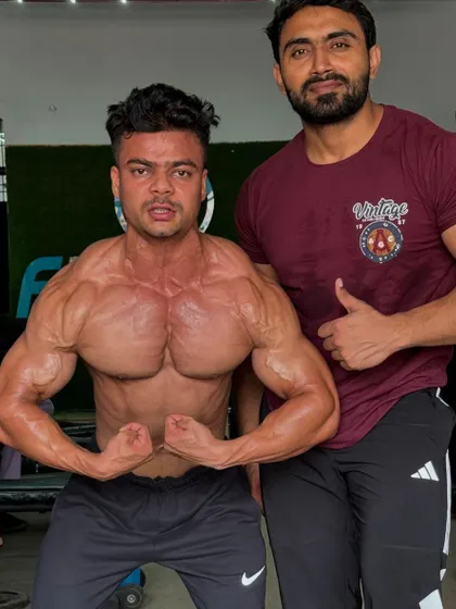 A most muscular pose from my client. The results are showing.