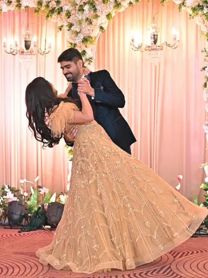 The perfect dip to end a beautiful first dance. I make sure even non-dancers can pull off these iconic moves with grace and confidence for their wedding day.