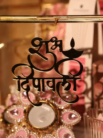 The custom "Shubh Deepawali" decal on the glass box is a beautiful detail that makes the gift feel extra special for the festival of lights.