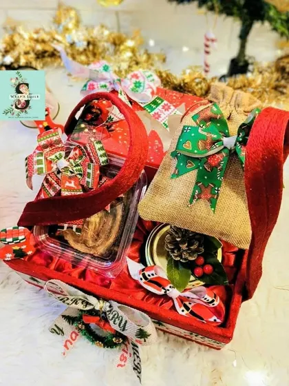 Another angle of the Santa delectable hamper. The cute embellishments and festive ribbons make this a truly cheerful Christmas gift.