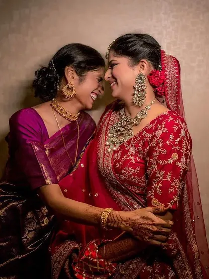 Another beautiful moment of connection between the bride and her mother.
