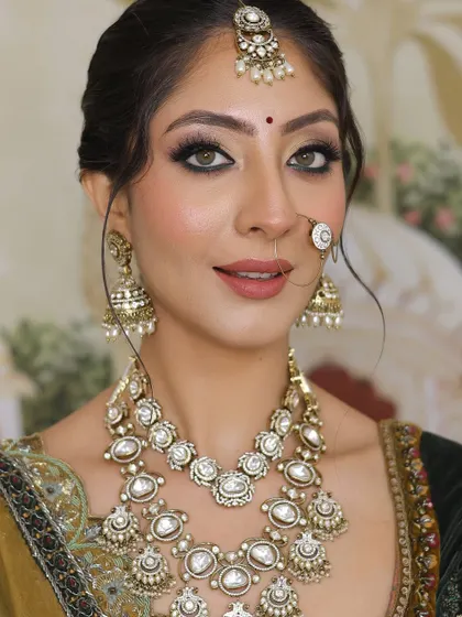 A full-face portrait of this gorgeous bride, her makeup looking absolutely perfect.