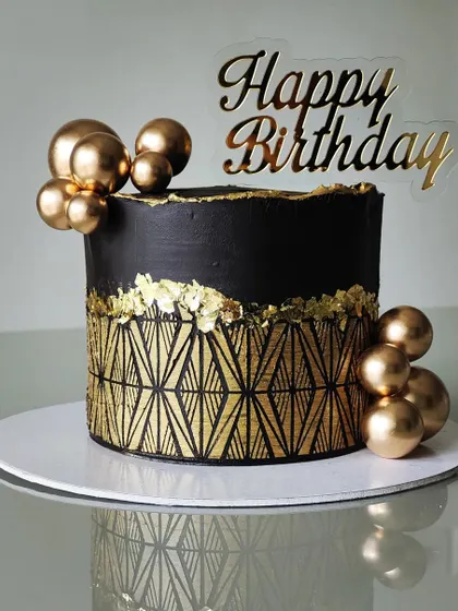 A popular design request, this black and gold cake is all about sharp, geometric elegance. I used a stencil to create the art deco-inspired pattern, which contrasts beautifully with the matte black buttercream.