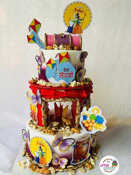 A closer look at our grand Lohri celebration cake. The details include edible kites, dhol drums, and popcorn, all capturing the warm and joyful spirit of the harvest festival.