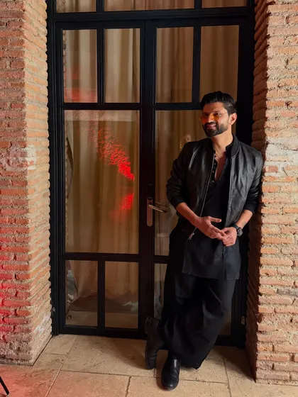 Ready for a cellar after-party in Georgia. The all-black ensemble fits the underground, rustic vibe perfectly.