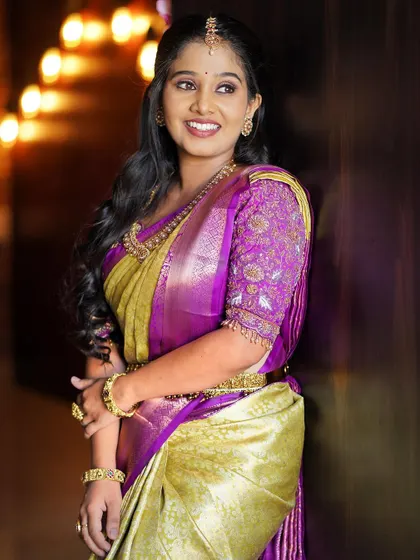 Another elegant pose, perfect inspiration for a wedding guest.