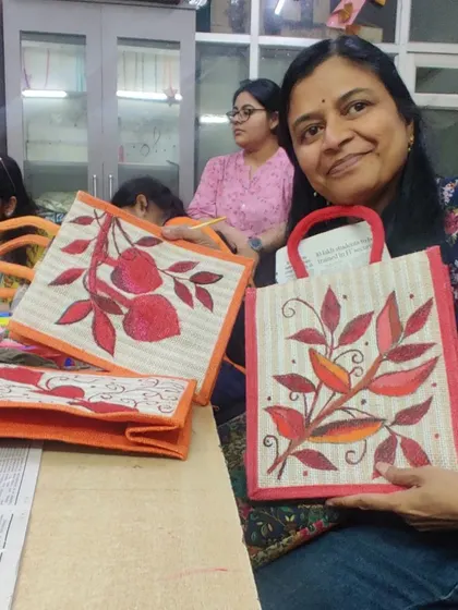 Showing off two different designs painted on jute bags. These workshops are great for exploring different patterns and color combinations.