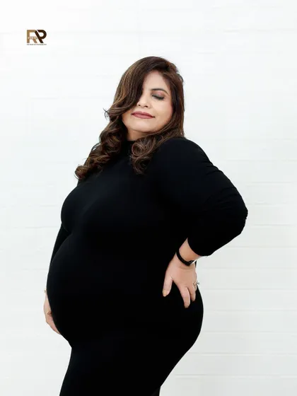 A classic beauty shot. This portrait focuses on the mom-to-be's serene expression and glowing confidence, captured in a simple, modern style.