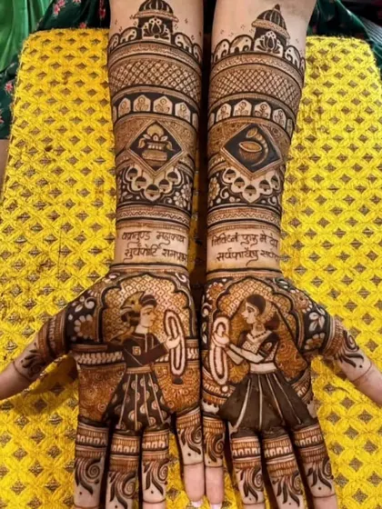 This design is for a bride who loves classic stories, featuring figures of a king and queen. The arms include Sanskrit verses and other royal motifs, creating a truly majestic look.