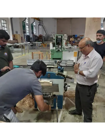 Students, including officers from the naval dockyard, receive specialized training on mortising techniques, highlighting the professional level of our instruction.